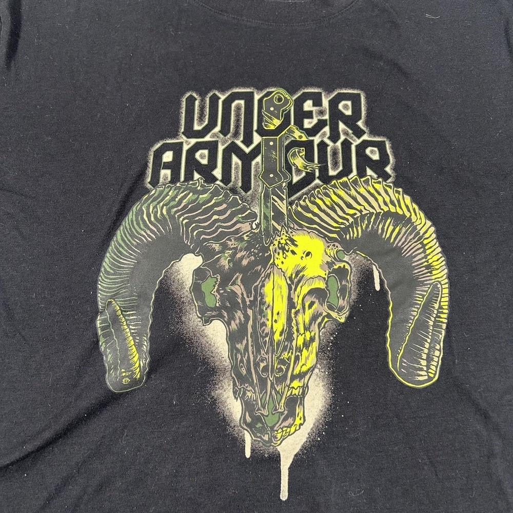 Under Armour Shirt Mens Large Black HeatGear Loose Graphic Ram Skull Dagger